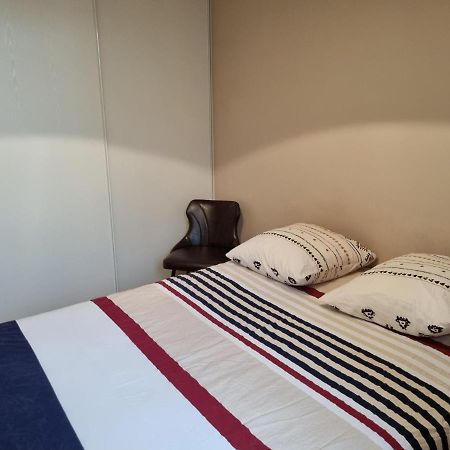 Appartement 1 Chambre Avec Piscine Uzes Luaran gambar