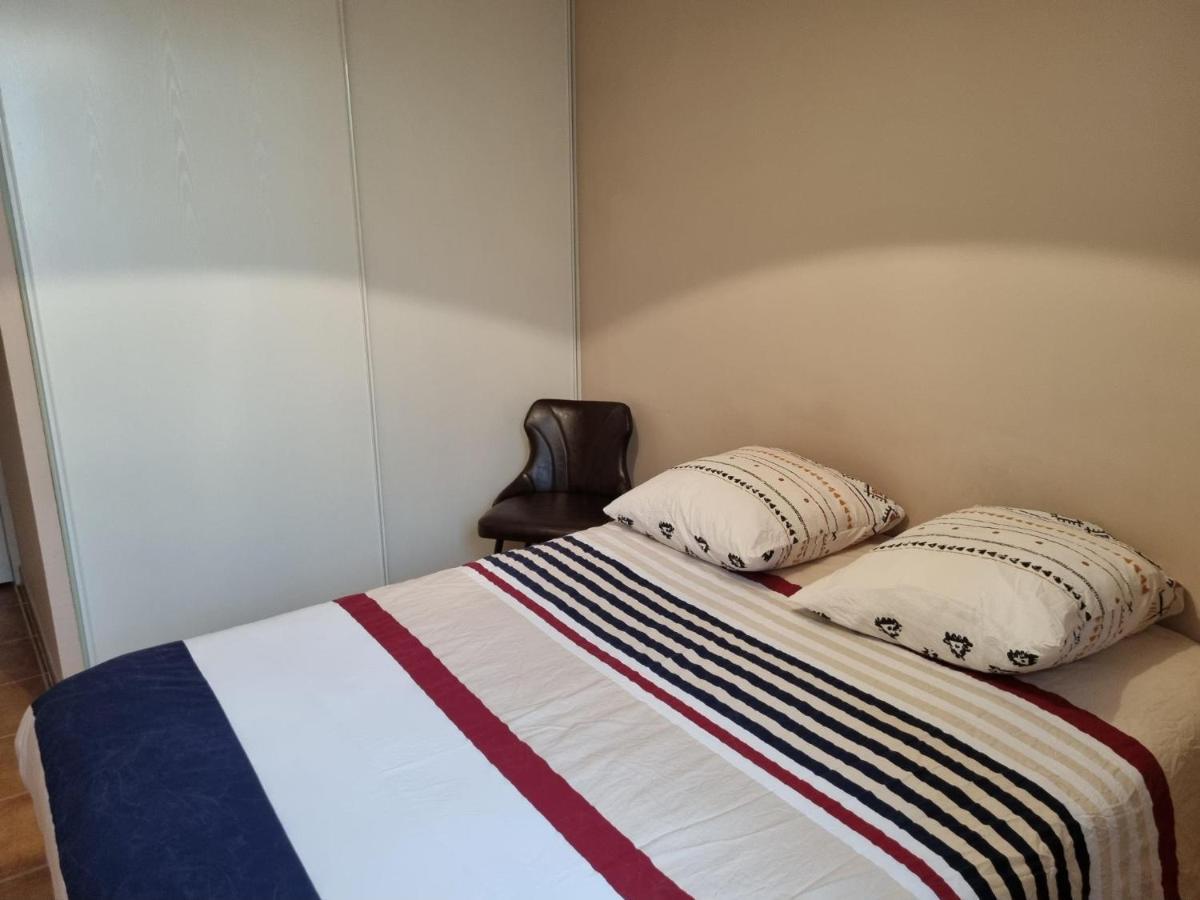 Appartement 1 Chambre Avec Piscine Uzes Luaran gambar
